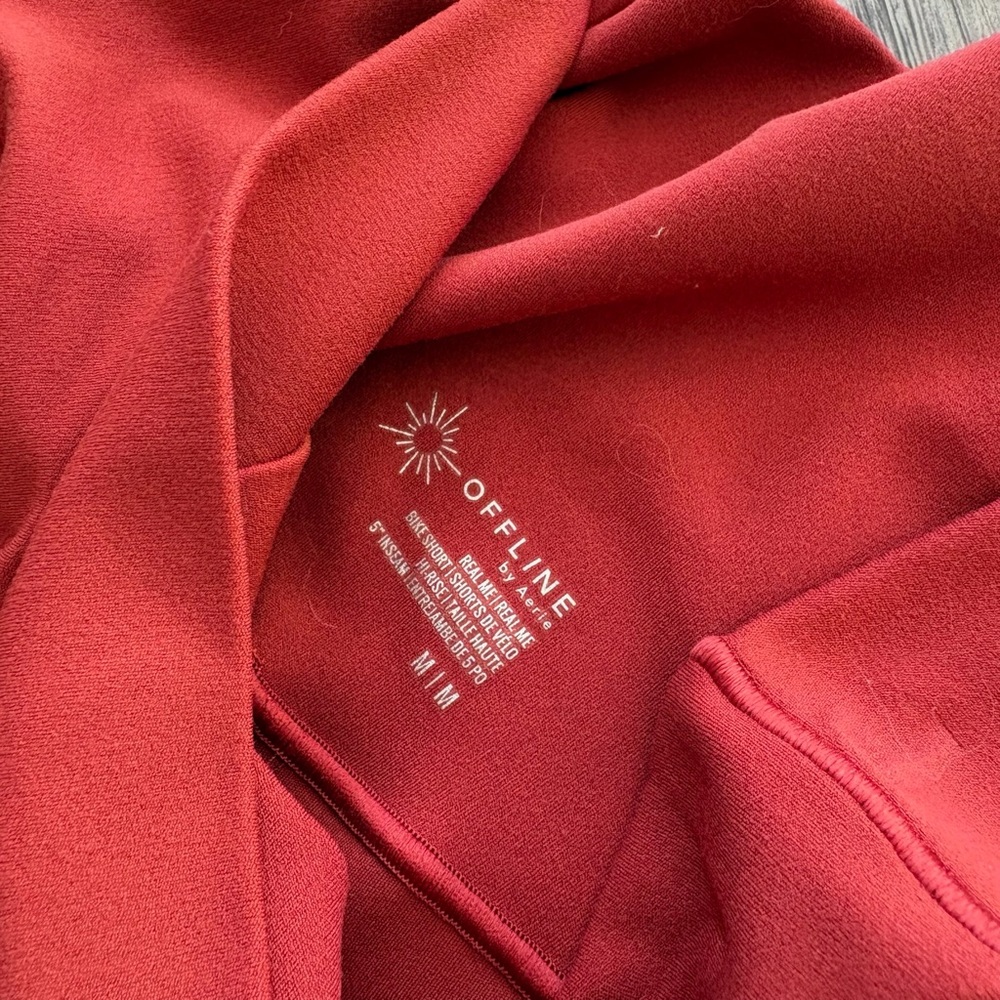 Aerie Women's Crimson Crossover High Rise Bike Shorts - Picture 3 of 6